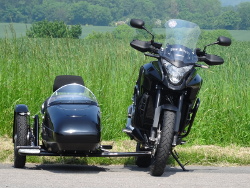 Honda VFR  1200  Crosstourer - Schwenkerumbau mit dem Seitenwagen Merlin.
