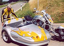 H.D. V-ROD mit Achsschenkellenkung mit dem Wing-Storm-Racer. 