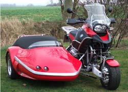 BMW R 1200 GS Adventure mit Wing-Storm-Racer und abnehmbarem Kofferraum 